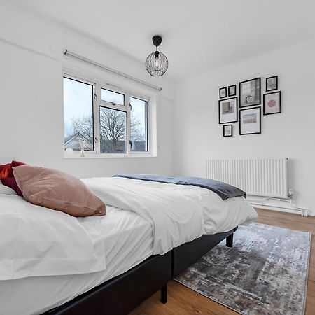 Stylish Excel 3 Bedroom Flat London Bagian luar foto