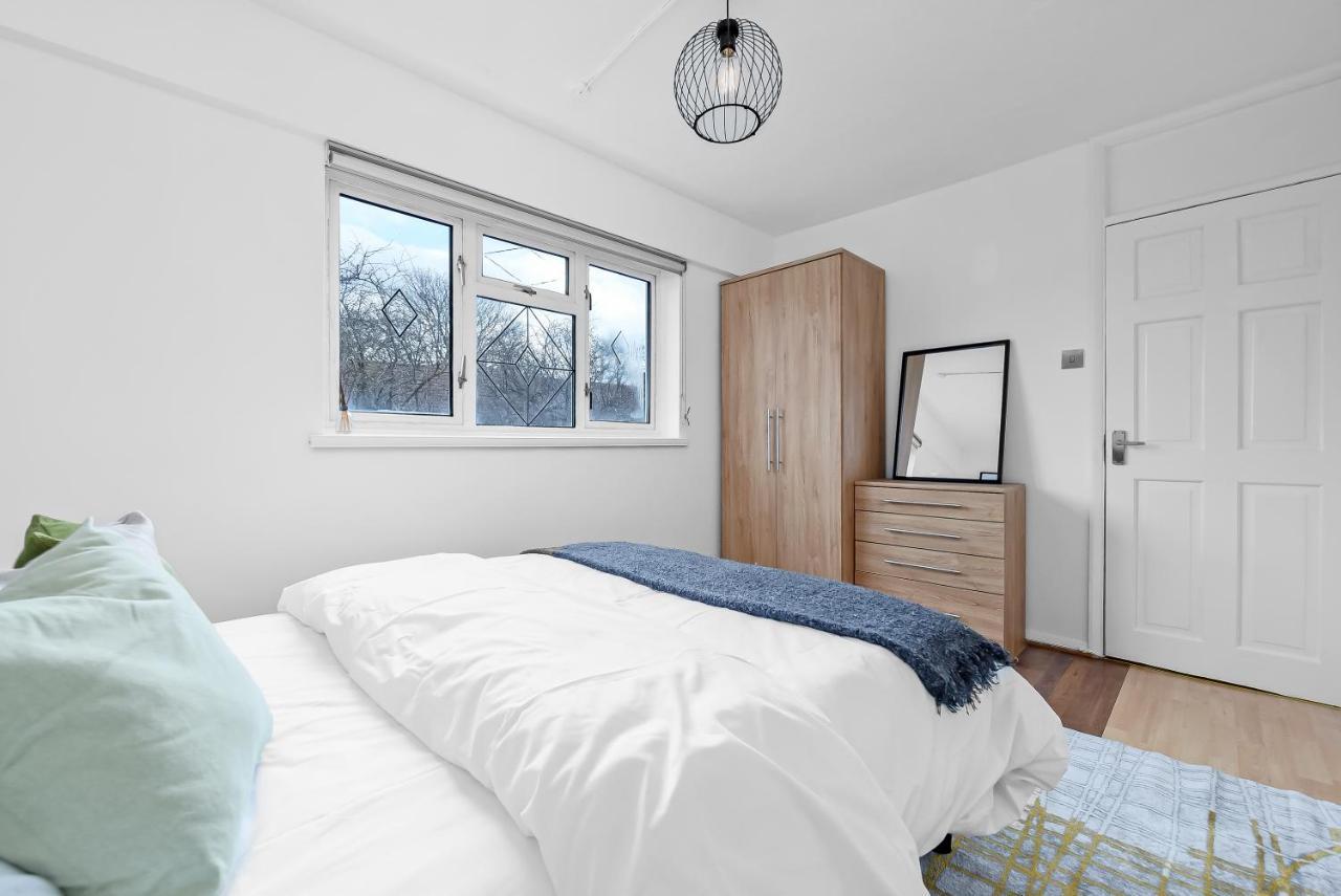 Stylish Excel 3 Bedroom Flat London Bagian luar foto