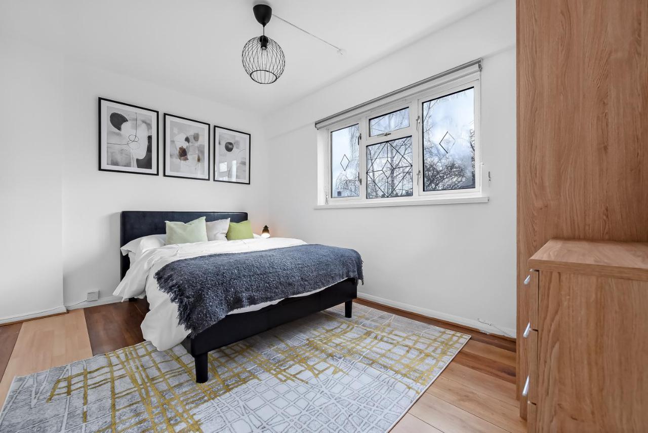 Stylish Excel 3 Bedroom Flat London Bagian luar foto