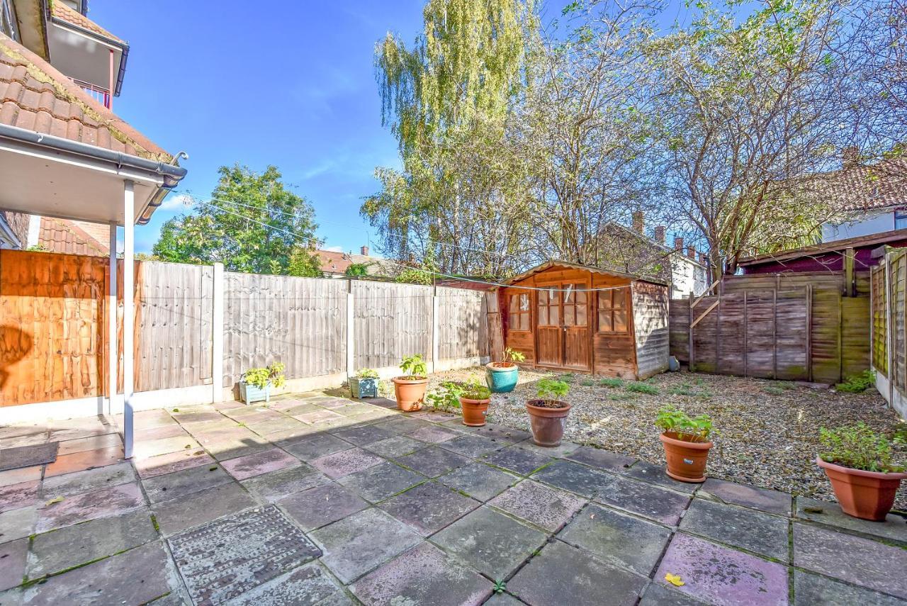 Stylish Excel 3 Bedroom Flat London Bagian luar foto