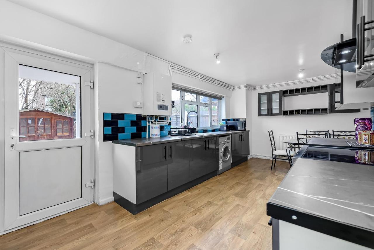 Stylish Excel 3 Bedroom Flat London Bagian luar foto